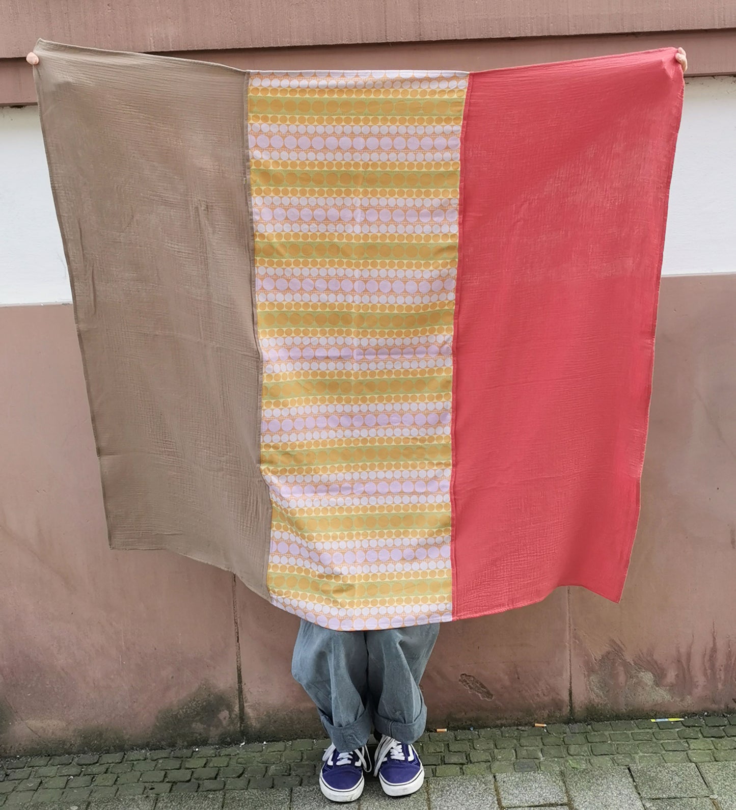 Wunderschönes großes Musselin Tuch in Erdtoenen mit eingesetztem Retrostoff