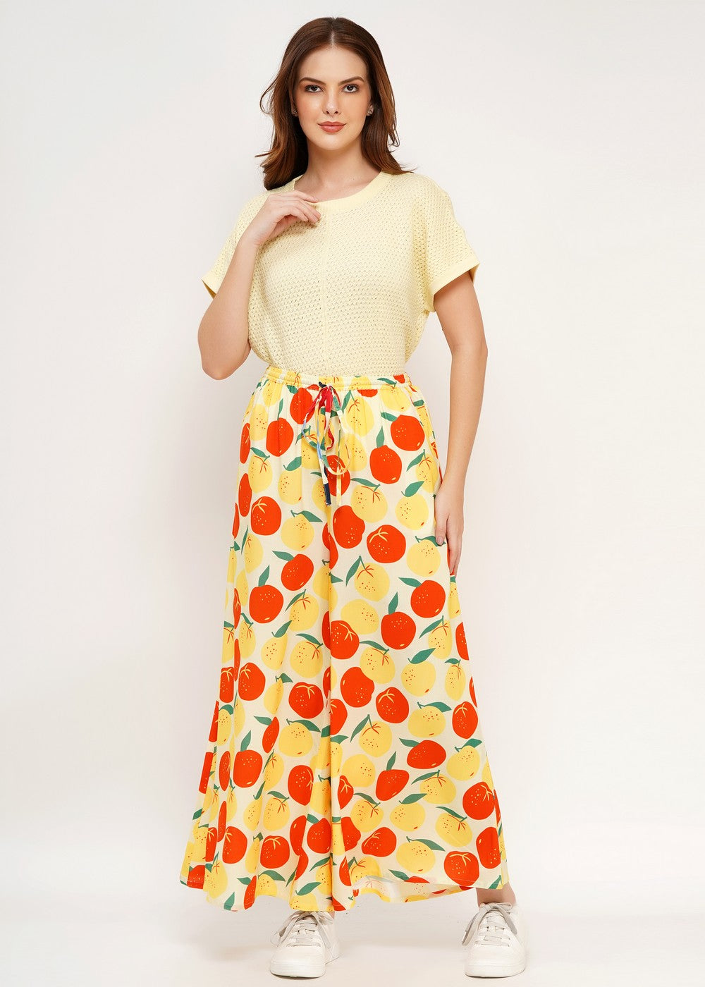 Knöchel langer Hosenrock mit großerm Print allover mit Zitrusfrüchten orangen und Zitronen und grünen Blättern, Bindegürtel und Gummibund- Sommerlich leicht.