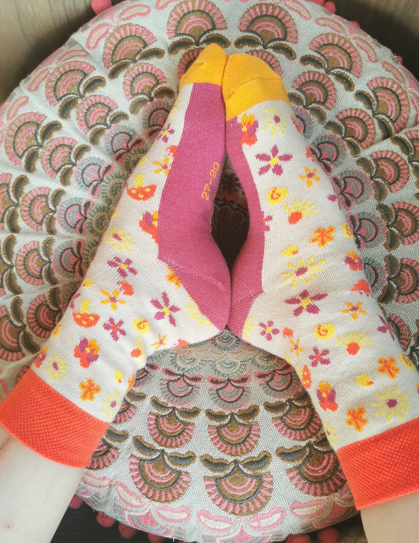 Flower Power Socks by Fräulein Prusselise