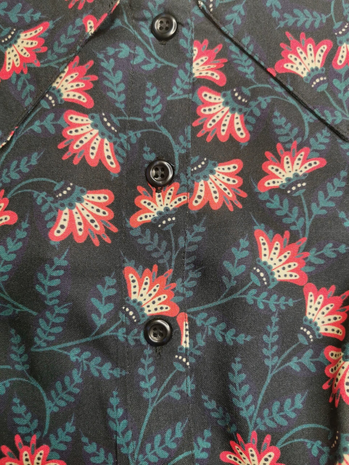 Kleid Scallop blau und schwarz von About Betty