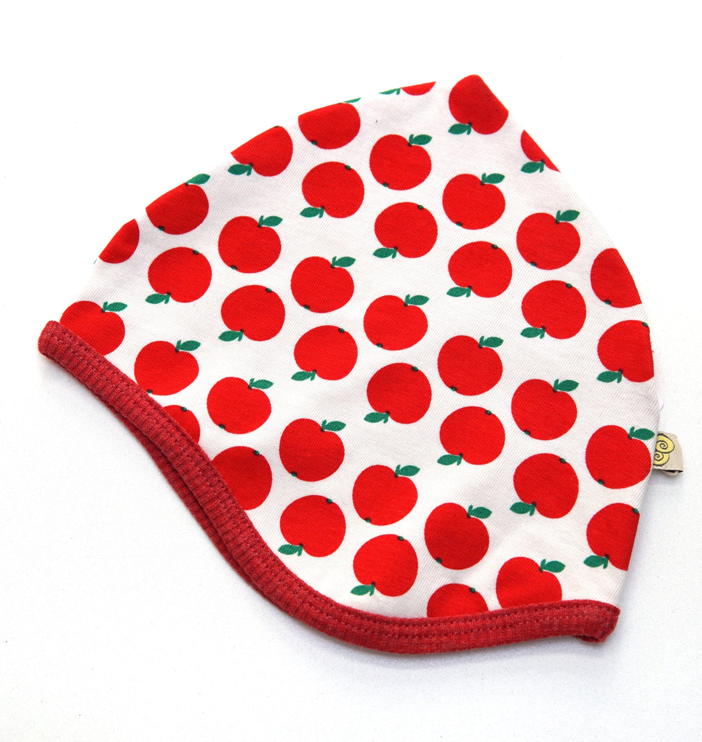 Fraeulein Prusselise Haeubchen mit rotem Apfelmuster . Stilvoll und wendebar.