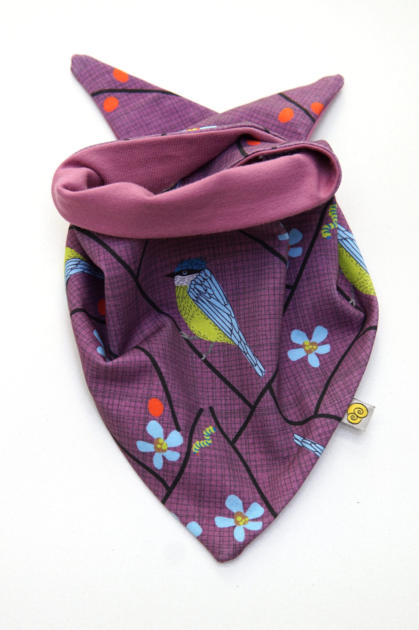 Prusselise Halstuch fuer Babys mit Meisenmuster und Bluemchen in rosa und lila.