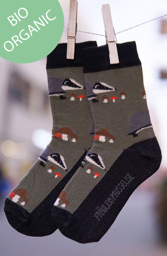 Kindersocken mit Dachs und Pilzen