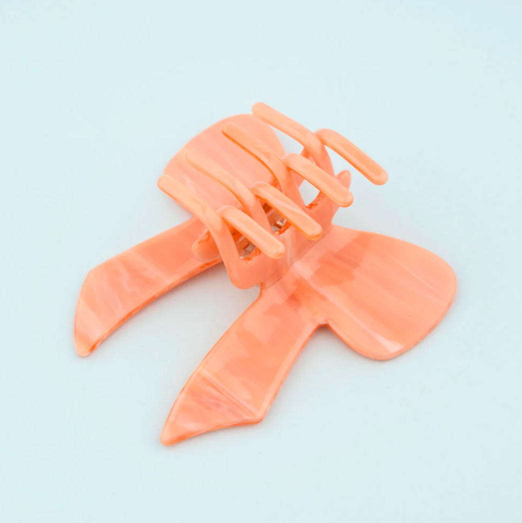 Wunderschöne Haarschleife von Coucou Suzette in peach rosa.