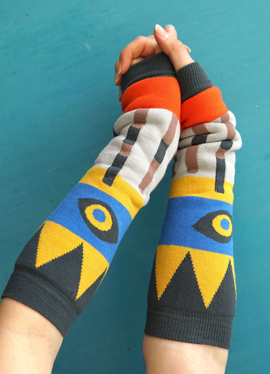 Schöne Frottee Stulpen mit Augen, schönem Muster und Colorblock.