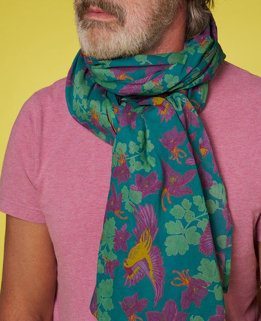 Baumwolltuch von  Les Touristes in den Farben lila und petrol.