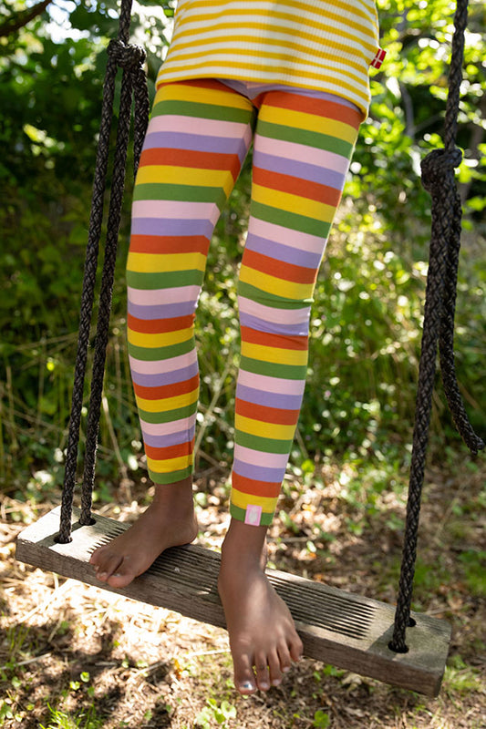 Tolle Kinderleggins mit Streifen in bunten Farben.