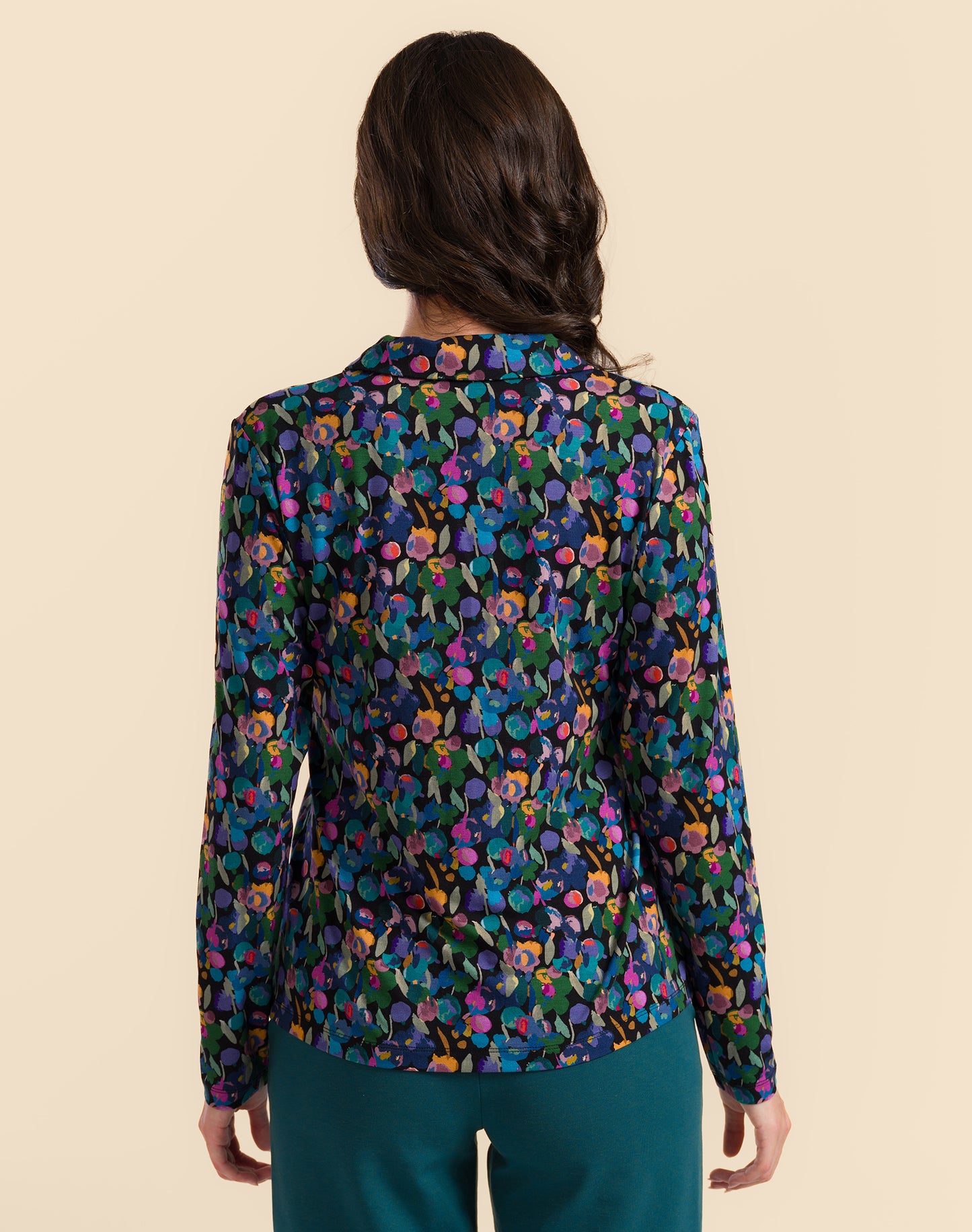 Weiche Ecovero Bluse mit natürlichem Glanz und tollem, tupfigem Blumenmuster.