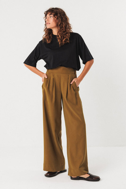 Damen Hose im Marlene Stil mit Bundfalten in oiv.