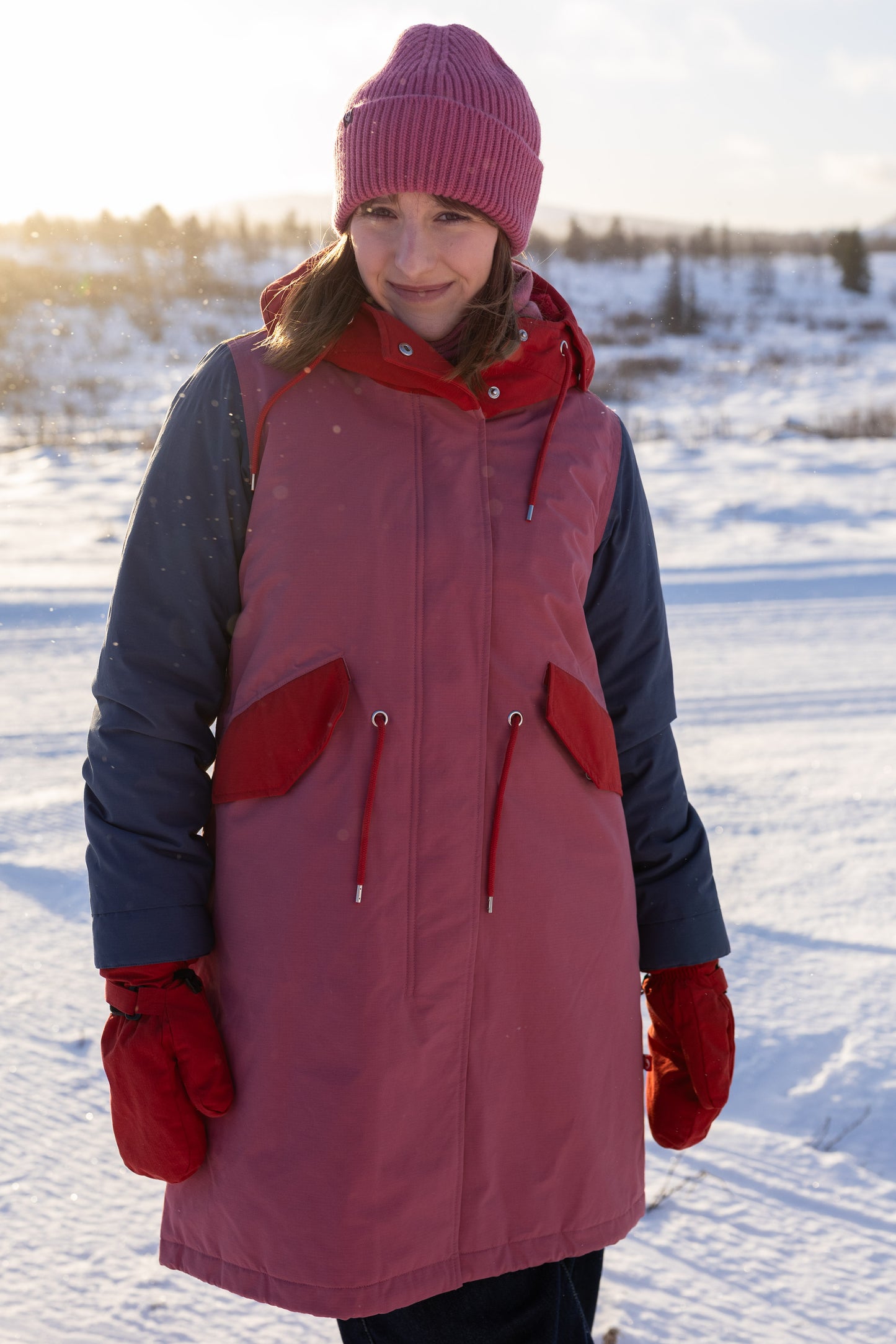 Winterjacke für die gute Laune im Colourblock durch den Winter, mit blau, Pink, rot und orange ist diese sicher der fröhlichste warme Parka der Saison mit Funktion.