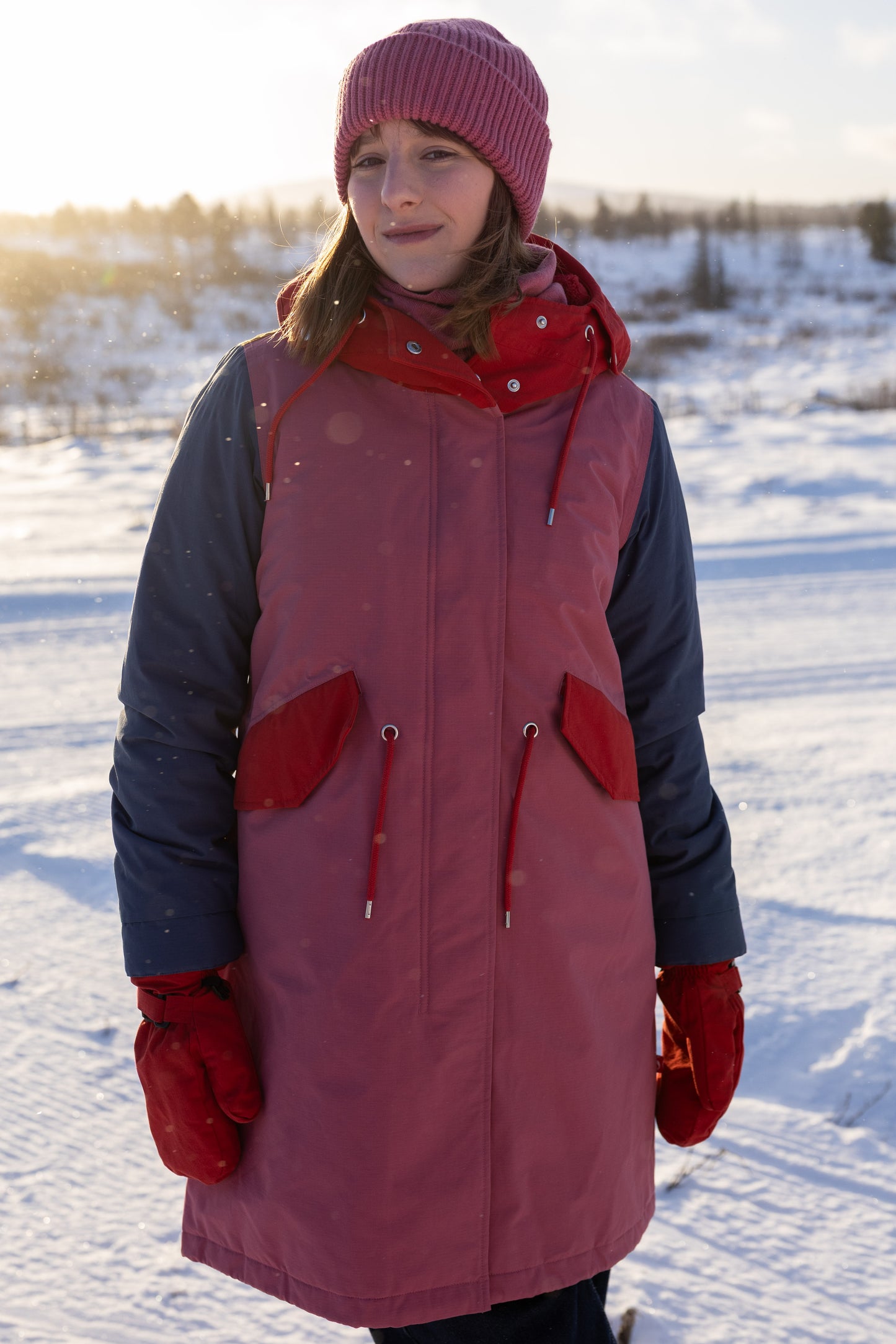 Winterjacke für die gute Laune im Colourblock durch den Winter, mit blau, Pink, rot und orange ist diese sicher der fröhlichste warme Parka der Saison mit Funktion.