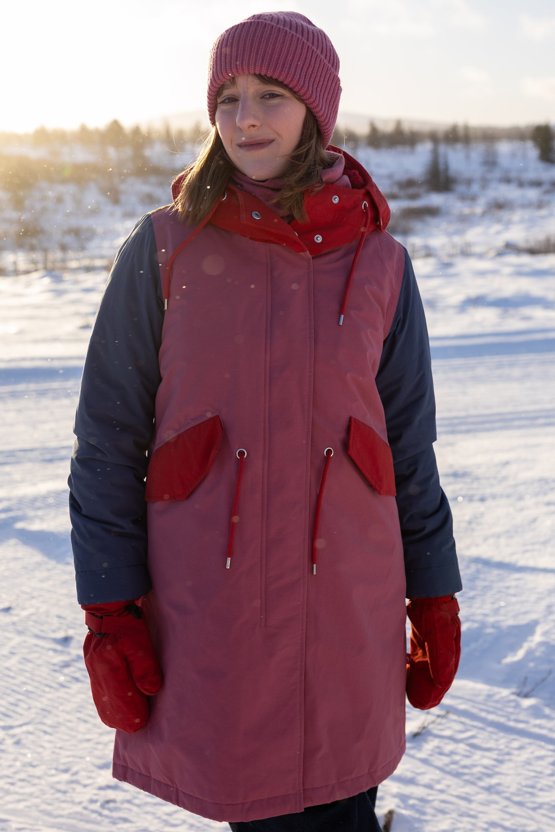 Winterjacke für die gute Laune im Colourblock durch den Winter, mit blau, Pink, rot und orange ist diese sicher der fröhlichste warme Parka der Saison mit Funktion.