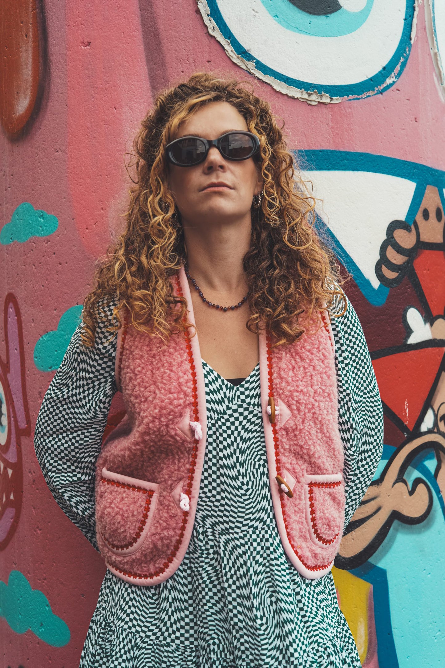 Wolle Bodywarmer Weste Flower power pink von We Are Wovens