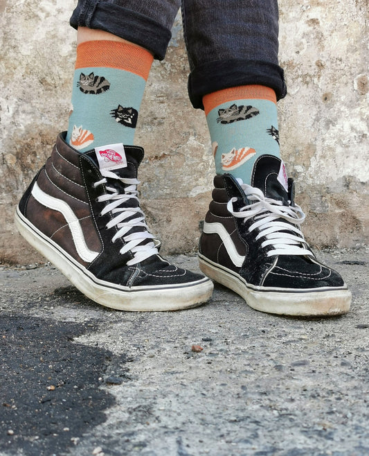 Kinder und Damensocken mit Kätzchen in allen Farben.