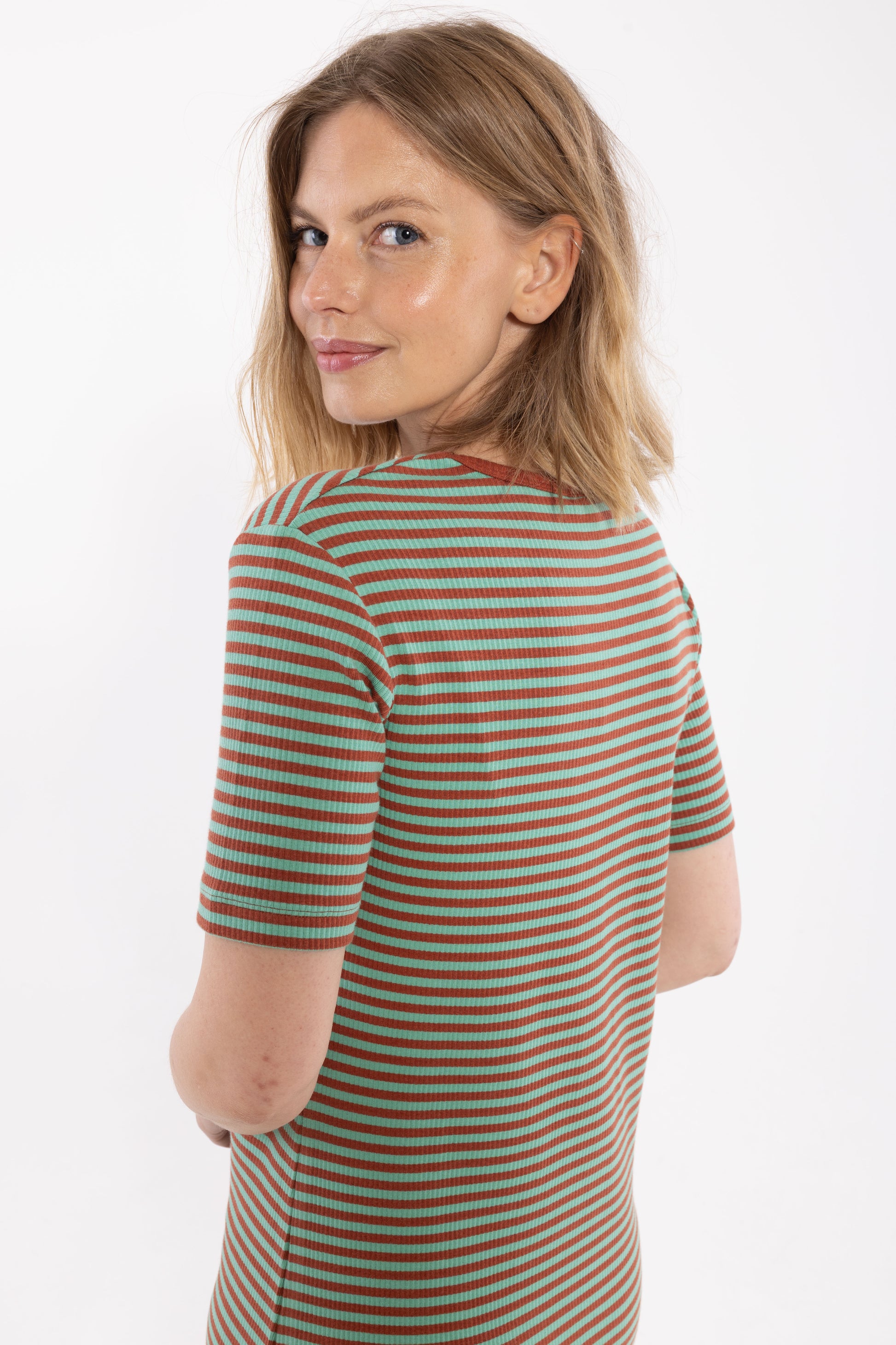 Damen Kleid kurzarm mit Ringeln in mint und rost aus schwerer Rib-Qualität Baumwolle.