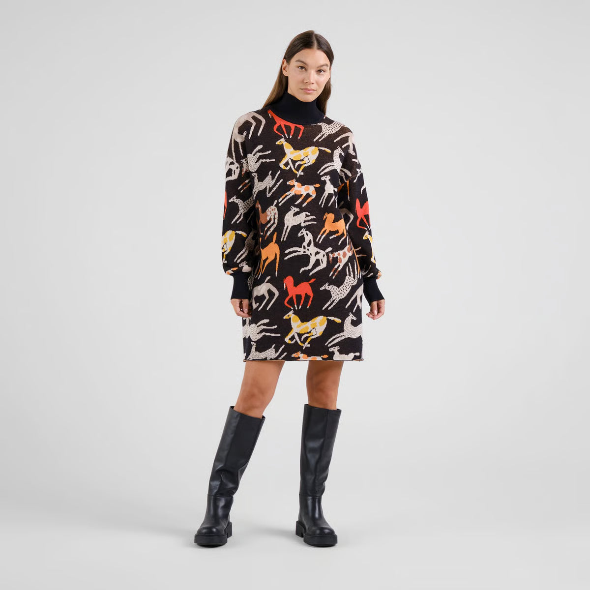 Biobaumwoll Strickkleid mit bunten Pferden im Allovermuster,etwa Knielang je nach Körpergröße, witzig verspielt.