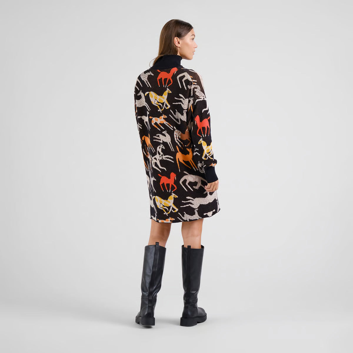 Biobaumwoll Strickkleid mit bunten Pferden im Allovermuster,etwa Knielang je nach Körpergröße, witzig verspielt.