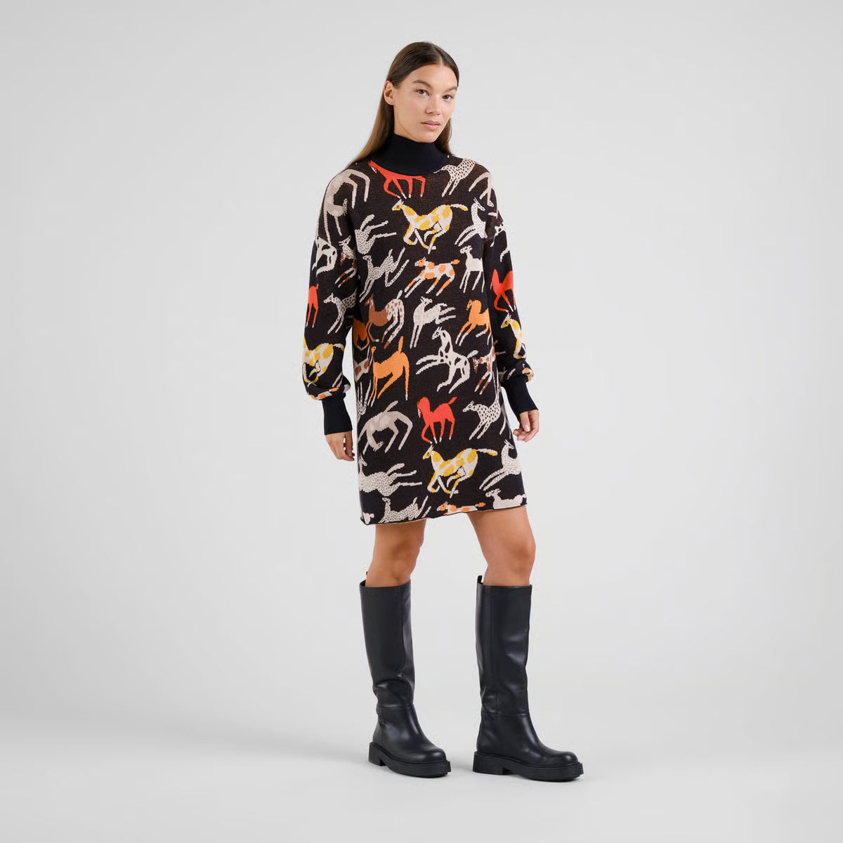 Biobaumwoll Strickkleid mit bunten Pferden im Allovermuster,etwa Knielang je nach Körpergröße, witzig verspielt.