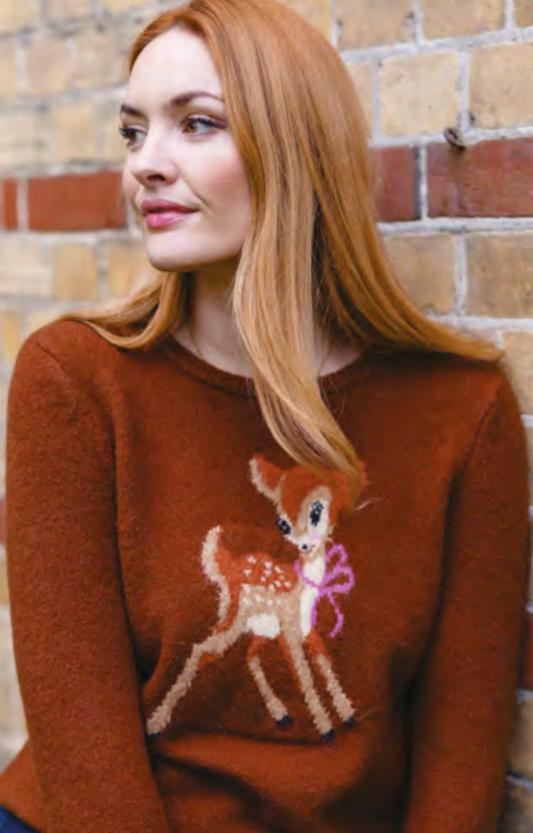 Damen Srickpullover in warmem braun mit süßem Rehkitz im Brustbereich, Bünchen im Loosefit.