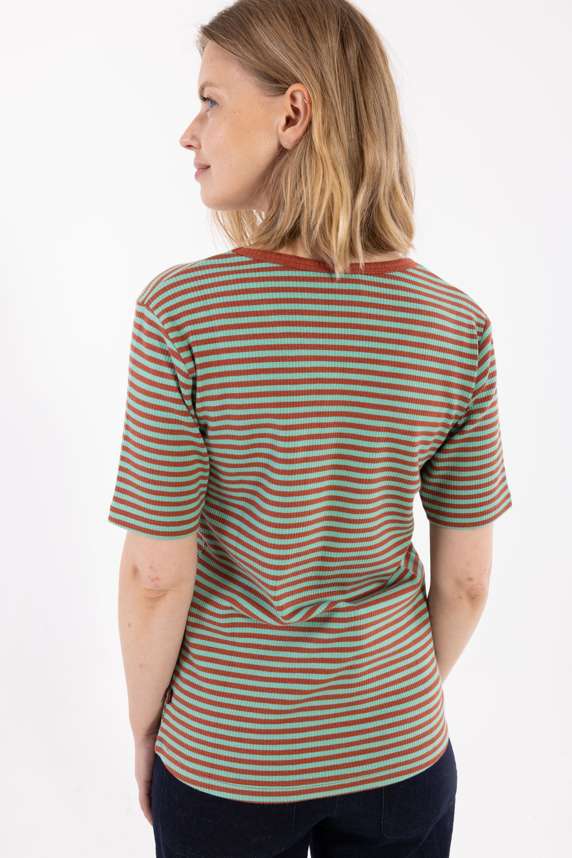 Damen Shirt kurzarm mit Ringeln in mint und rost aus schwerer Rib-Qualität Baumwolle.