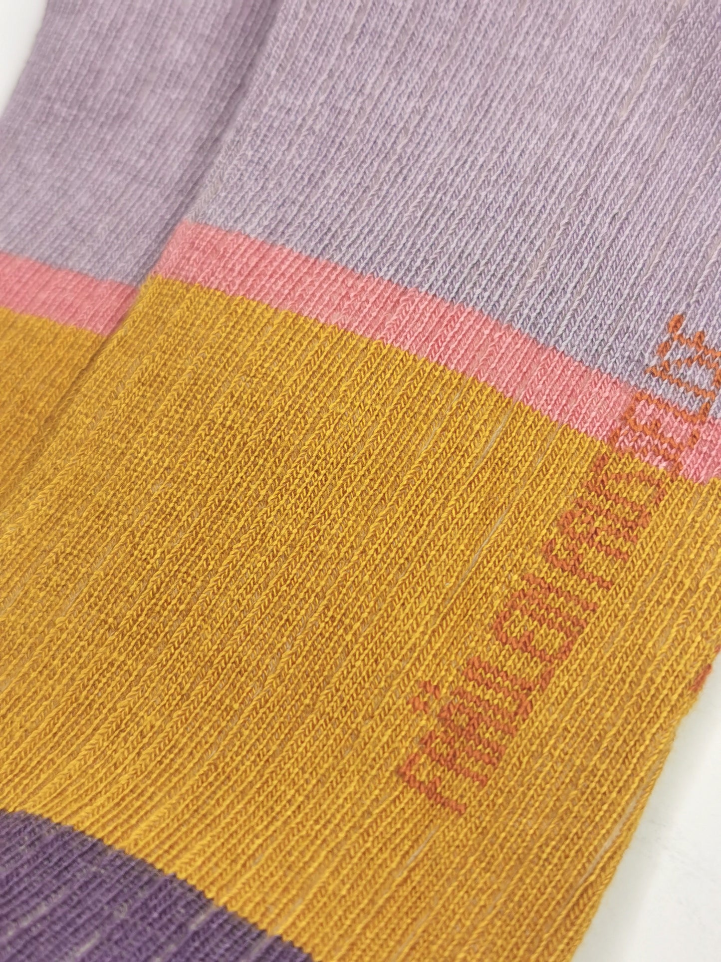 Damensocken mit Huhn in Rib qualität, lila,rosa,gelb.