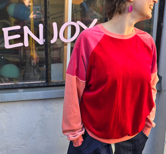 Sweatshirt mit Raglan Ärmel aus Bio Nicky in den tollsten Rot Tönen, pink und Lachs.