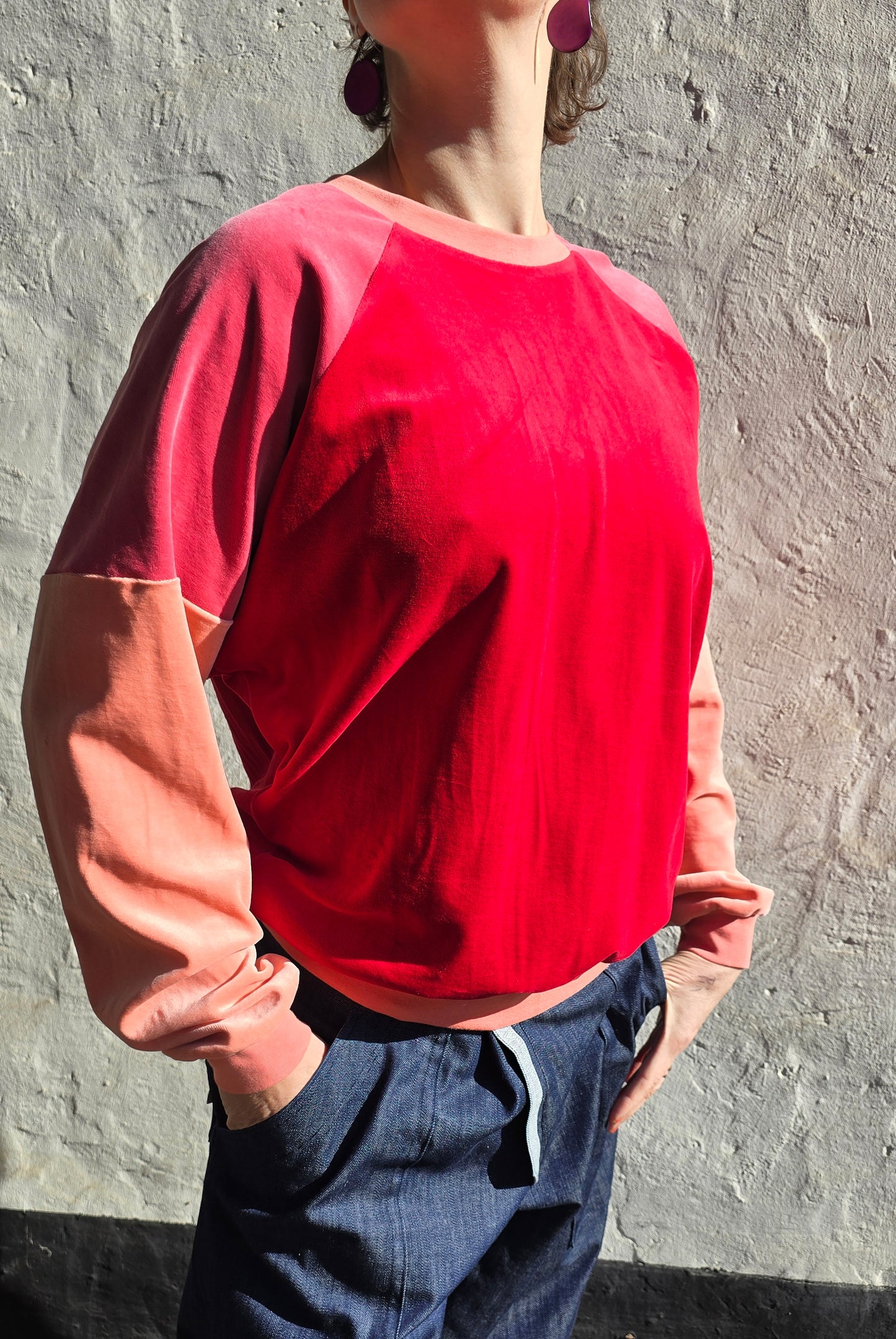 Sweatshirt mit Raglan Ärmel aus Bio Nicky in den tollsten Rot Tönen, pink und Lachs.