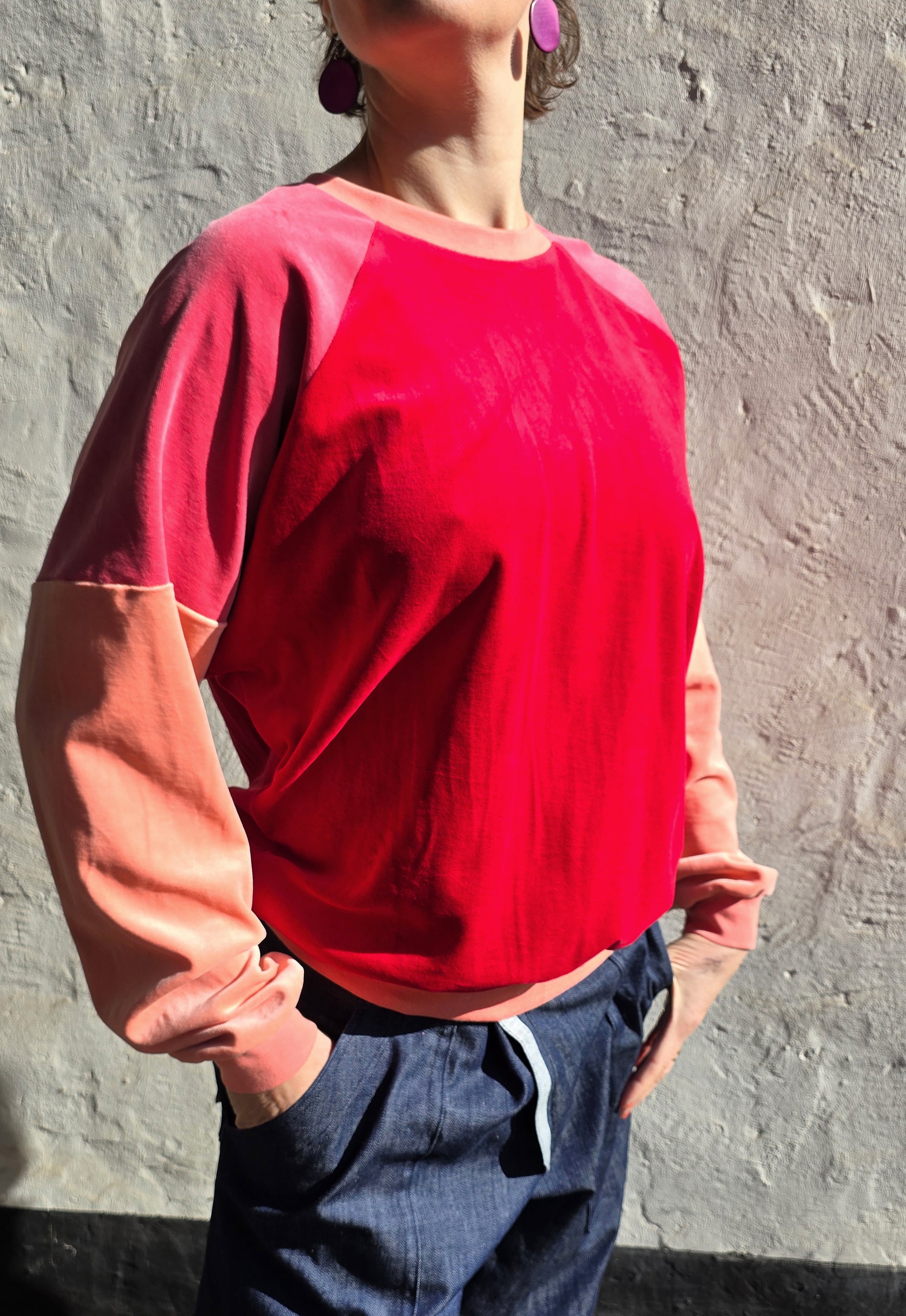 Sweatshirt mit Raglan Ärmel aus Bio Nicky in den tollsten Rot Tönen, pink und Lachs.
