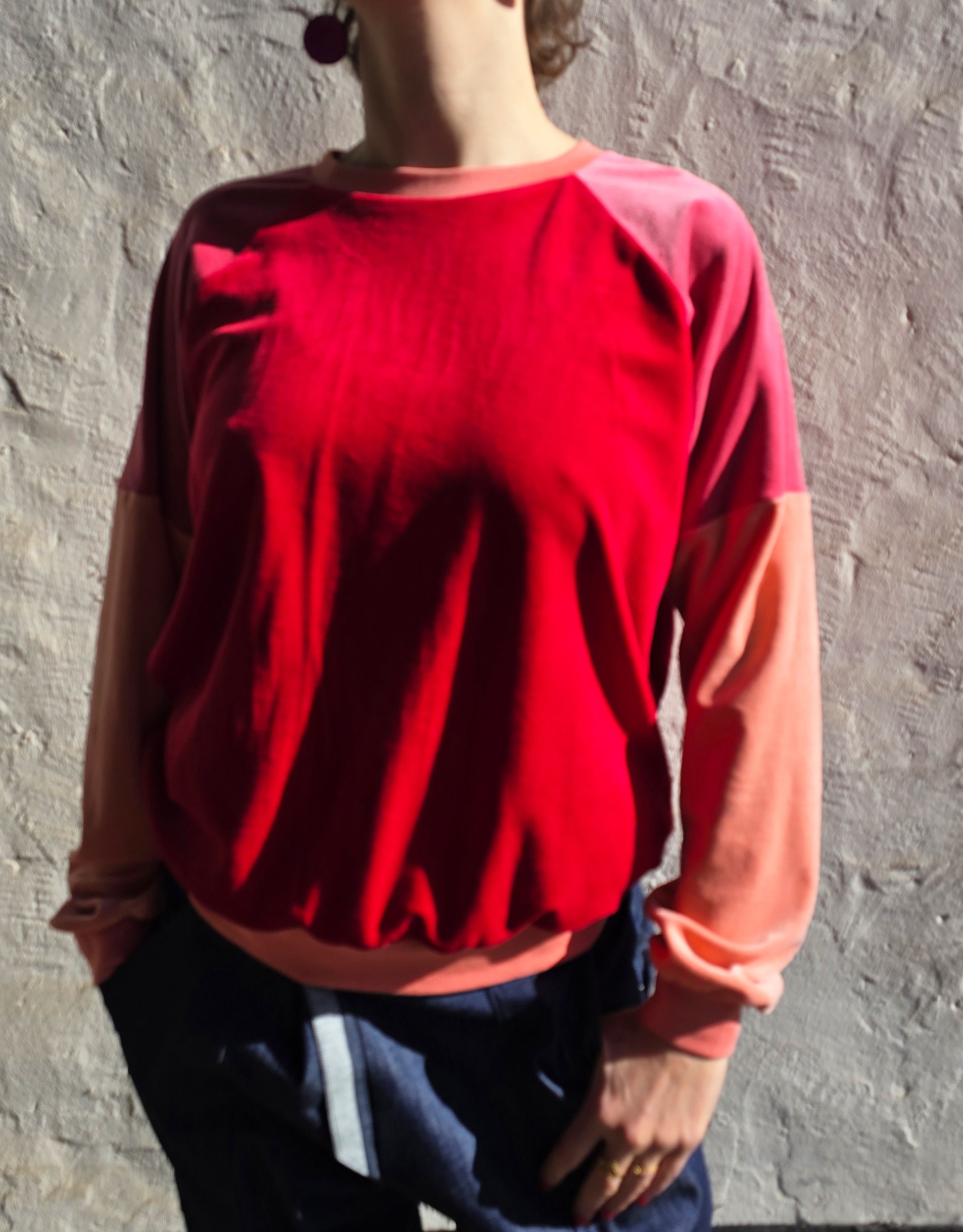 Sweatshirt mit Raglan Ärmel aus Bio Nicky in den tollsten Rot Tönen, pink und Lachs.