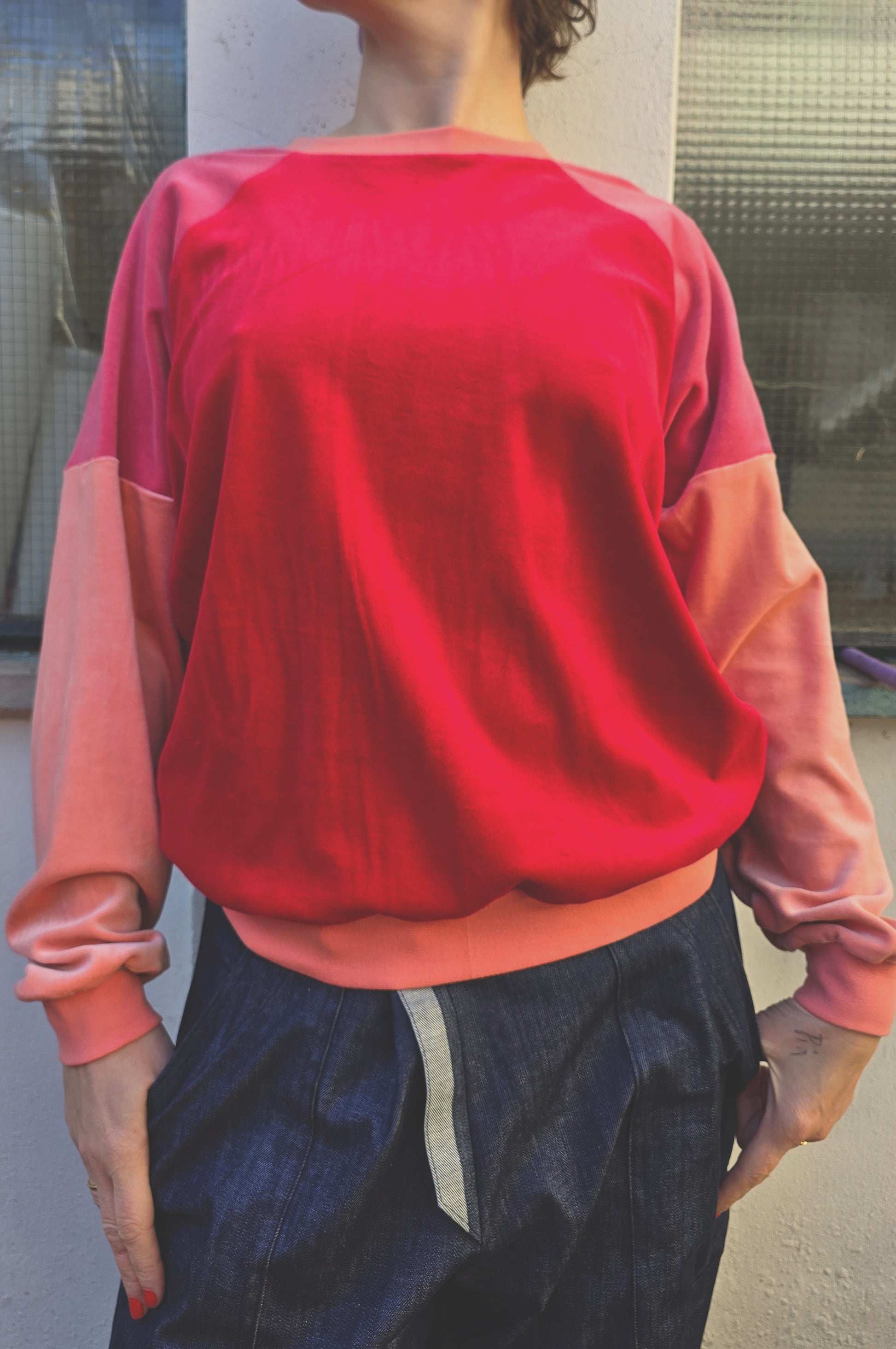 Sweatshirt mit Raglan Ärmel aus Bio Nicky in den tollsten Rot Tönen, pink und Lachs.