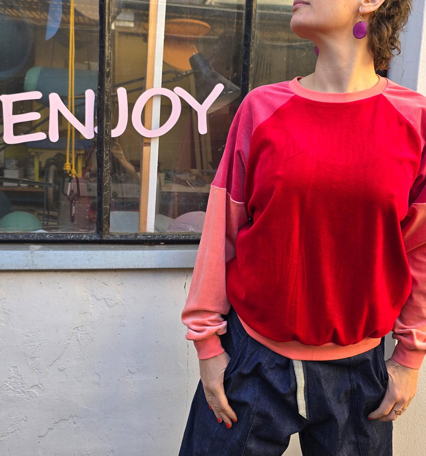 Sweatshirt mit Raglan Ärmel aus Bio Nicky in den tollsten Rot Tönen, pink und Lachs.