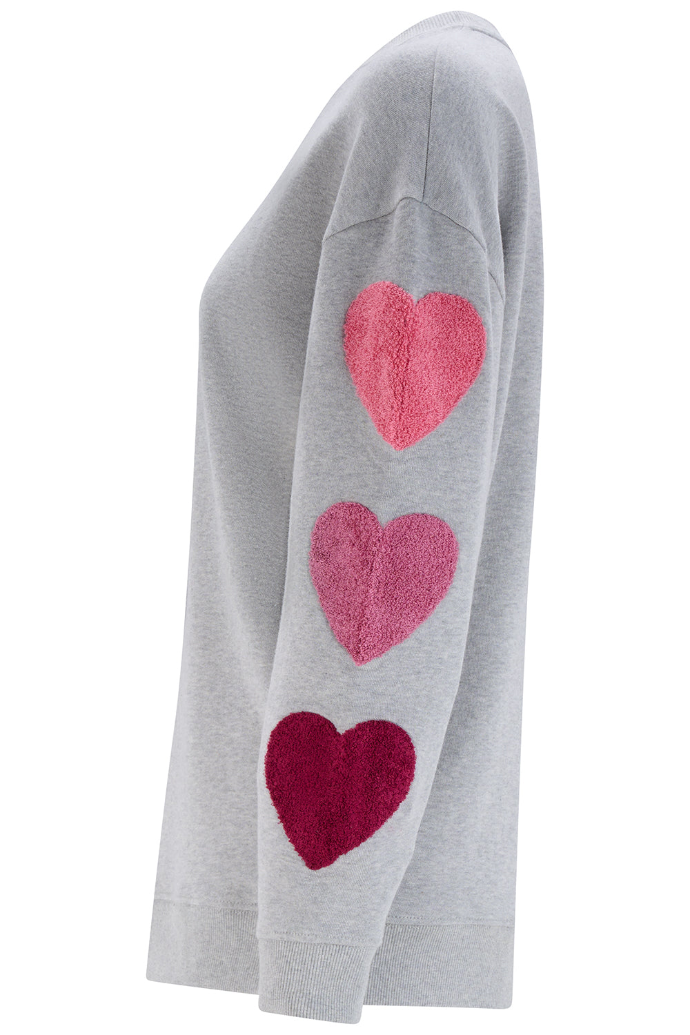 Klassisches Sweatshirt in hellgrau Mélange mit langen Ärmeln und drei getufteten Herzen in unterschiedlichen pink Tönen, süss romantisch und doch sortlich.