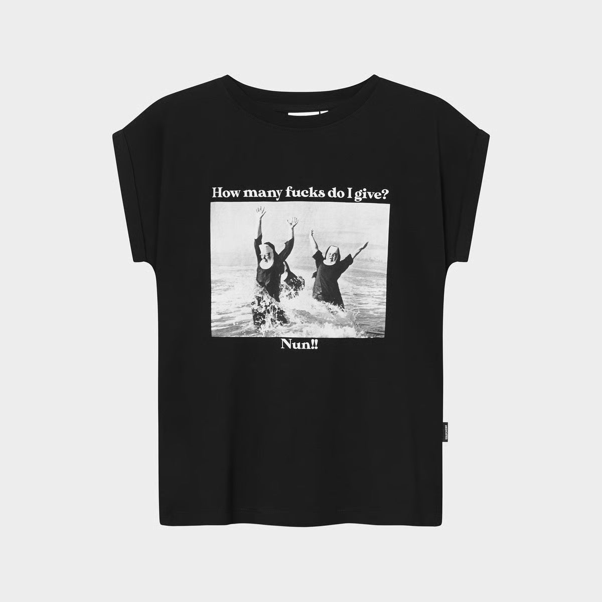T-Shirt mit Fun Druck, Nonnen die im Wasser planschen und denen alles egal ist- How many fucks do i give-Nun!