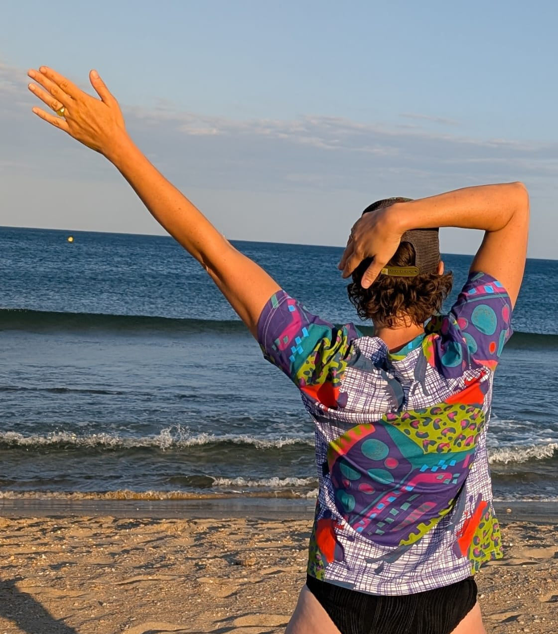 Loose fit T-Shirt mit Partykäfer Druck mit diversen Streifen, Punkten und Leomuster in multicolor.