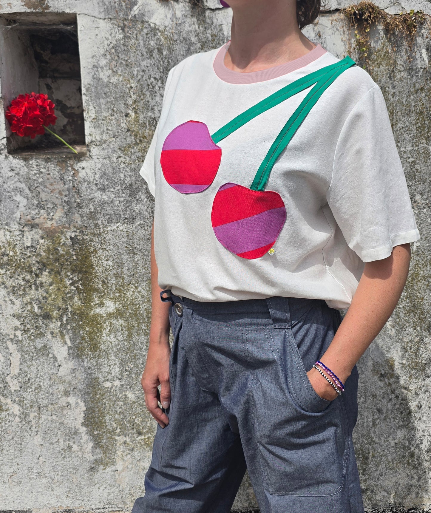 Loose Fit Leinen- Viscose Top mit Kirsche  in den Farben beige, rot und grün von Fräulein Prusselise