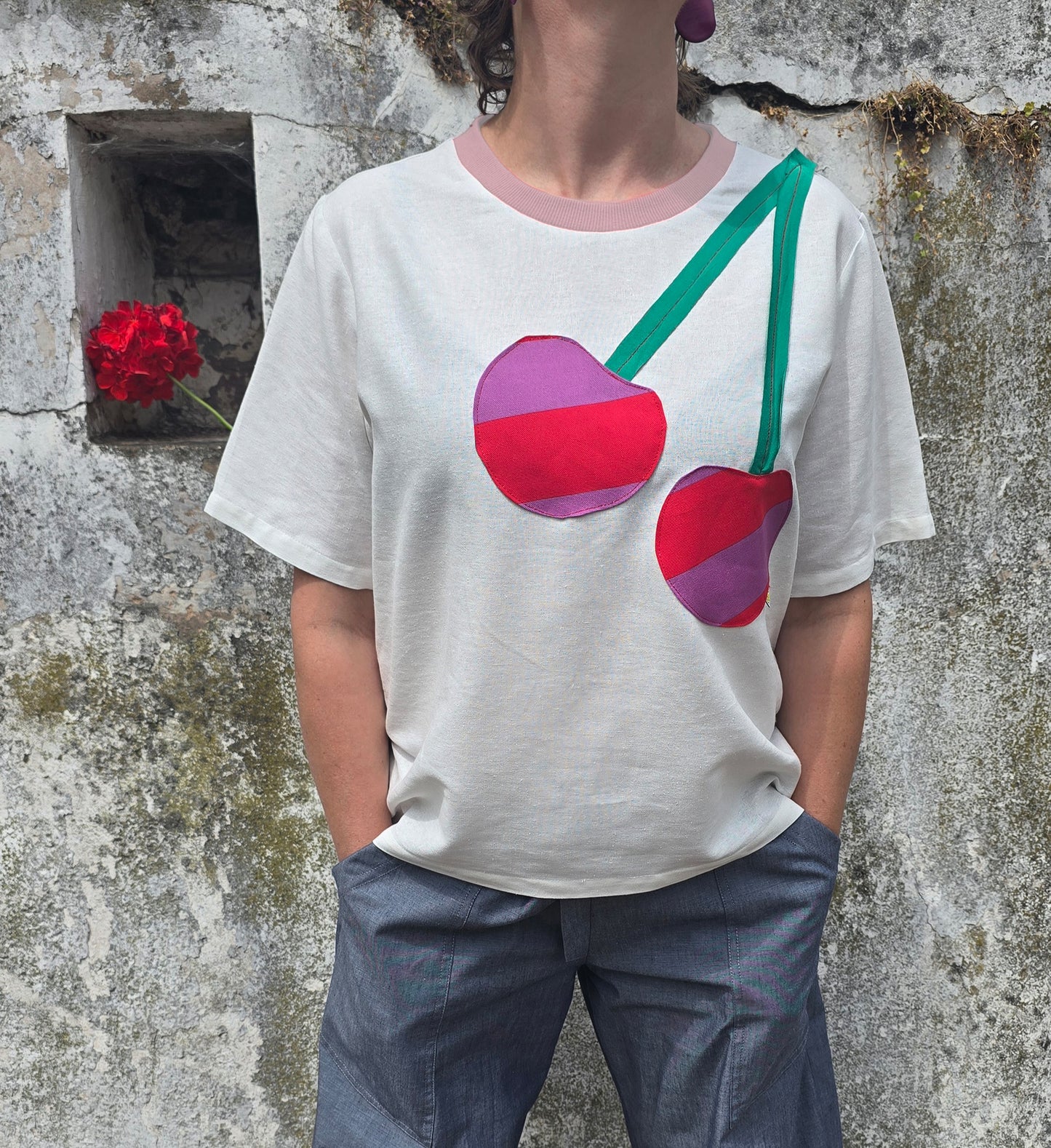 Loose Fit Leinen- Viscose Top mit Kirsche  in den Farben beige, rot und grün von Fräulein Prusselise
