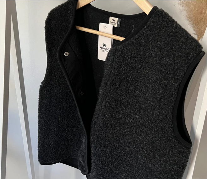 Teddyweste mit Druckknöpfen von Alwero in schwarz