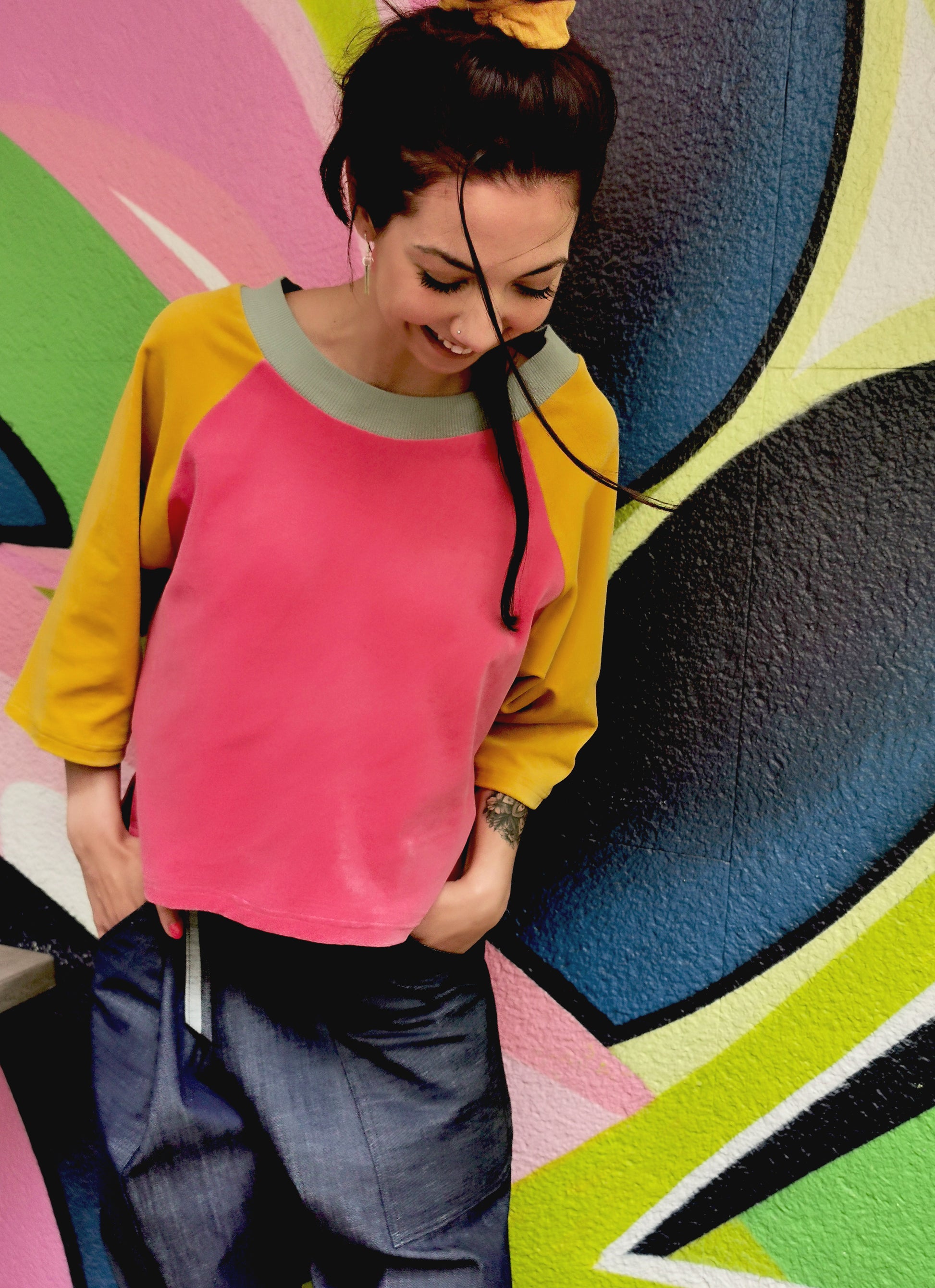 Kuscheliges Nicky Top in 80ies Retro-Farben- Pink und Gelb-, macht Spaß und ist dazu nachhaltig.