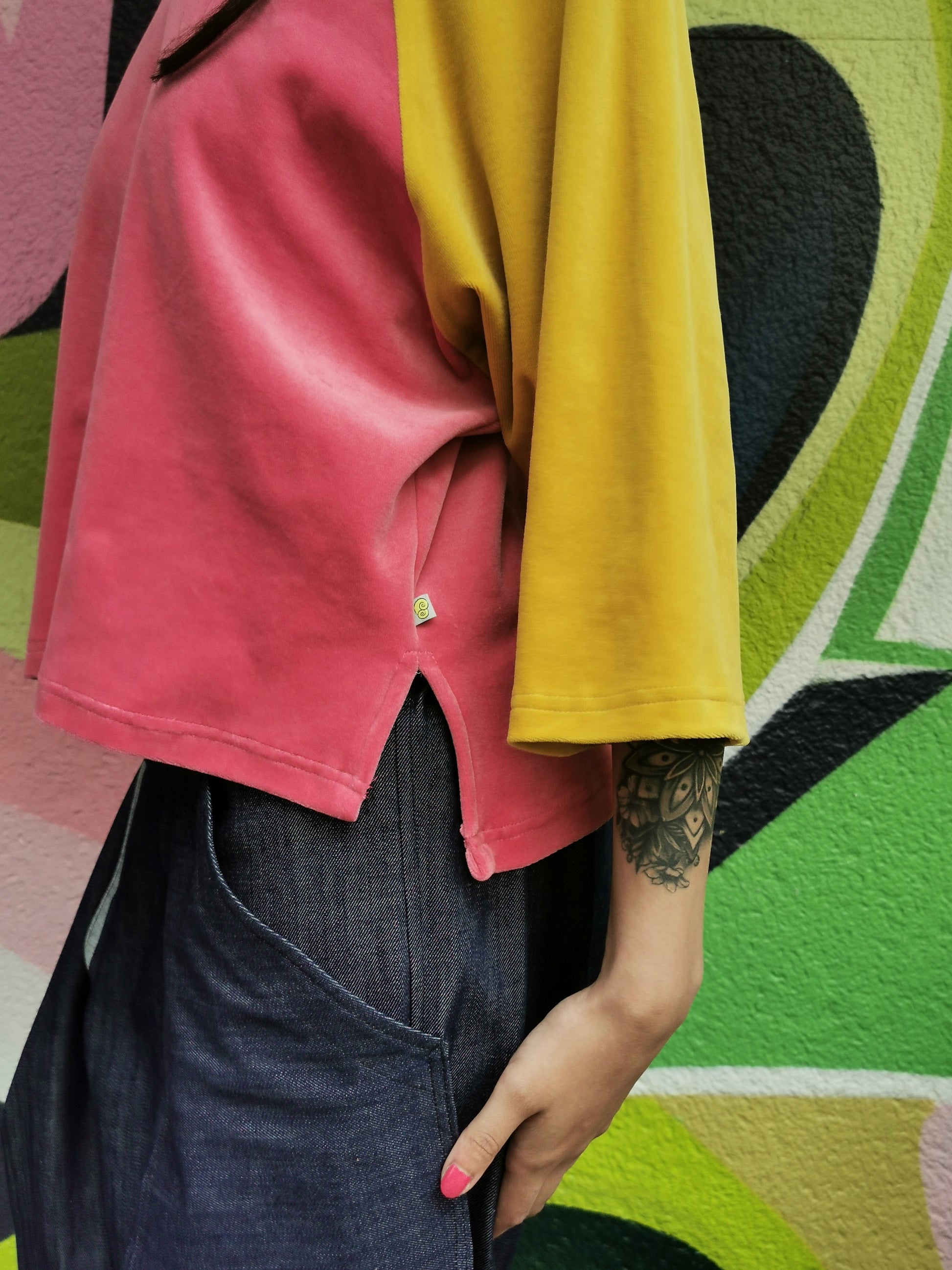 Kuscheliges Nicky Top in 80ies Retro-Farben- Pink und Gelb-, macht Spaß und ist dazu nachhaltig.