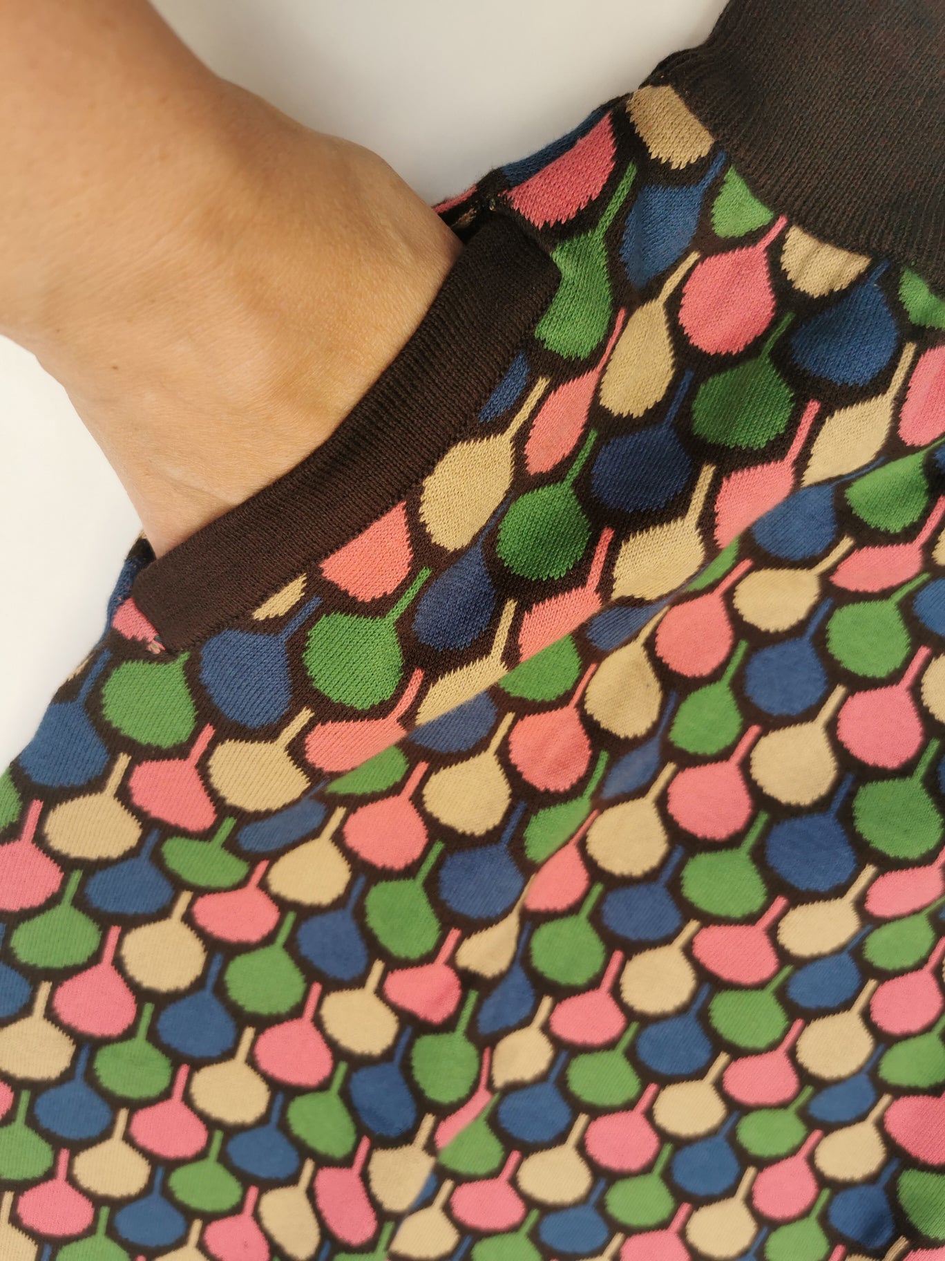 Weicher Rock im Vase Muster in den Farben schwarz und multicolor von About Betty