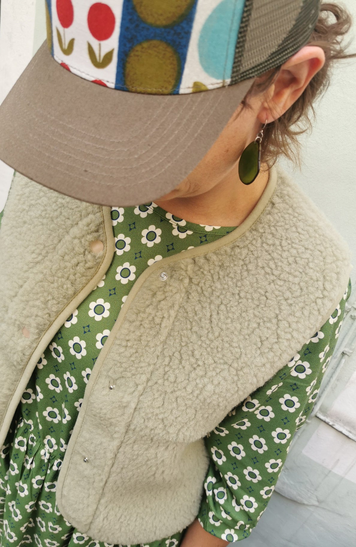 Retroblumen Kleid in grün und weiss, allover Muster.