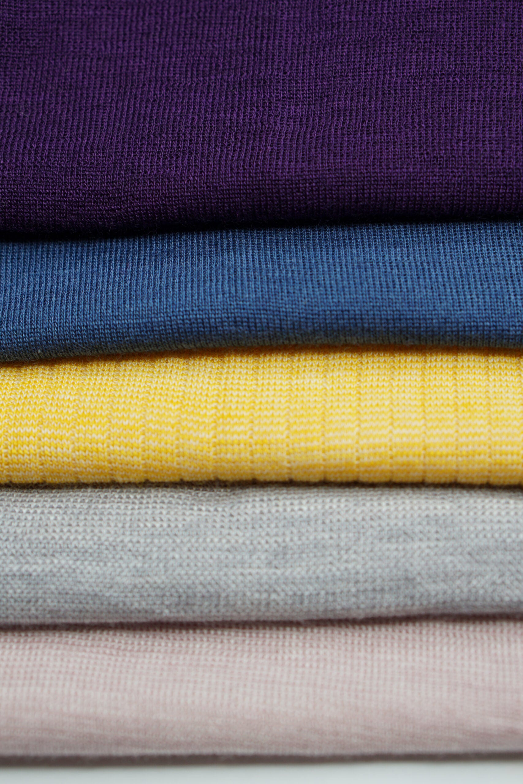 Tolle und bequeme Kinderleggins aus Wolle und Seide in verschiedenen Farben.