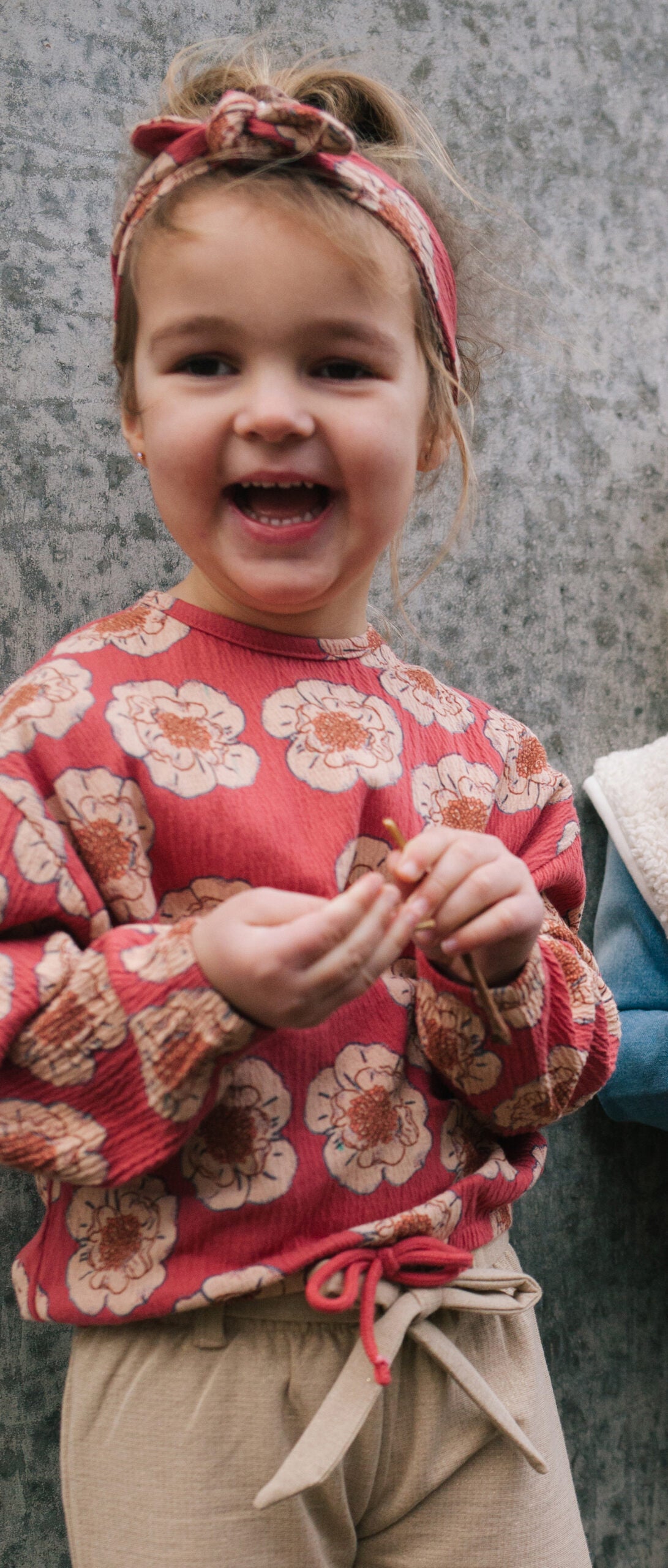 Sweater Molly Blüten von Riffle Amsterdam