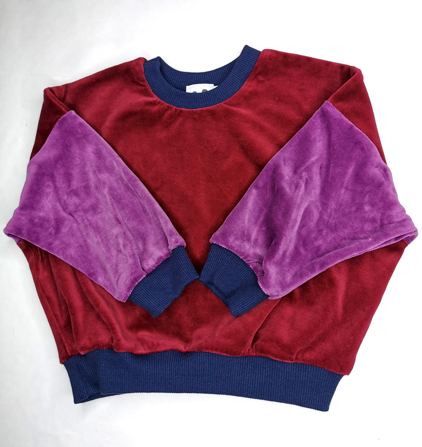 Kinder Pulli aus weichem Bionicky, kuschelig mit Colourblocking in den schönsten Retrotönen bordeau und lila.