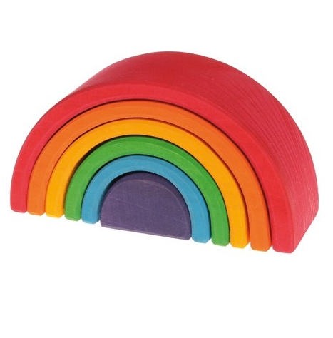 Kleiner, vielseitiger und dekorativer Spielregenbogen aus Holz von Grimm.