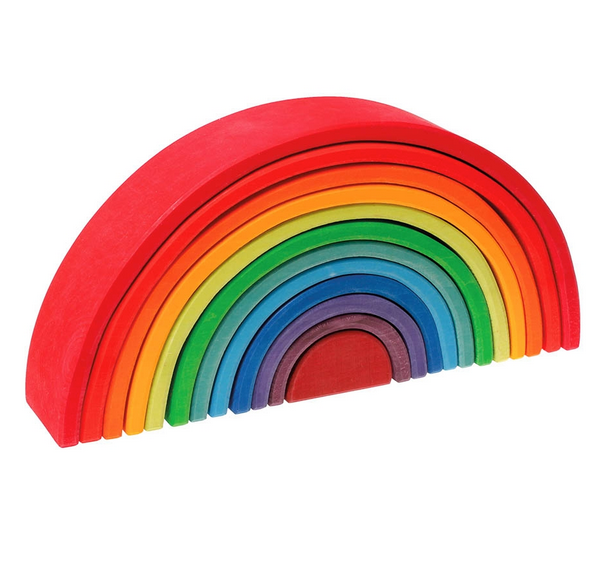 Vielseitiger und dekorativer Spielregenbogen aus Holz von Grimm.