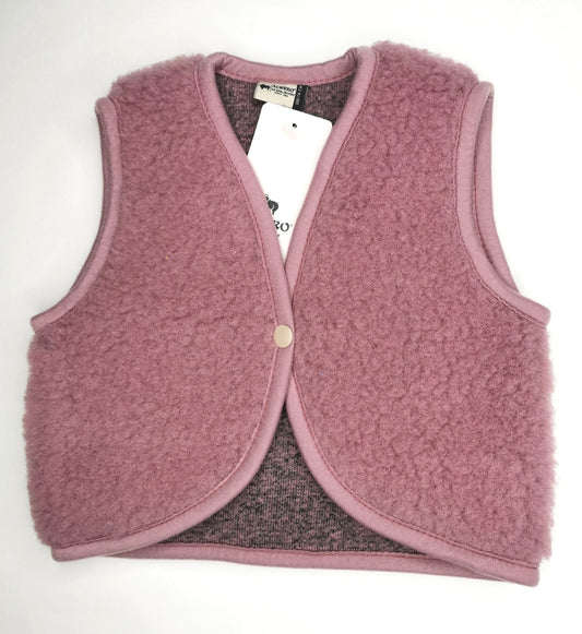 Kuschelige Baby Weste mit Druckknopf aus Wollflies in zartem rosa.