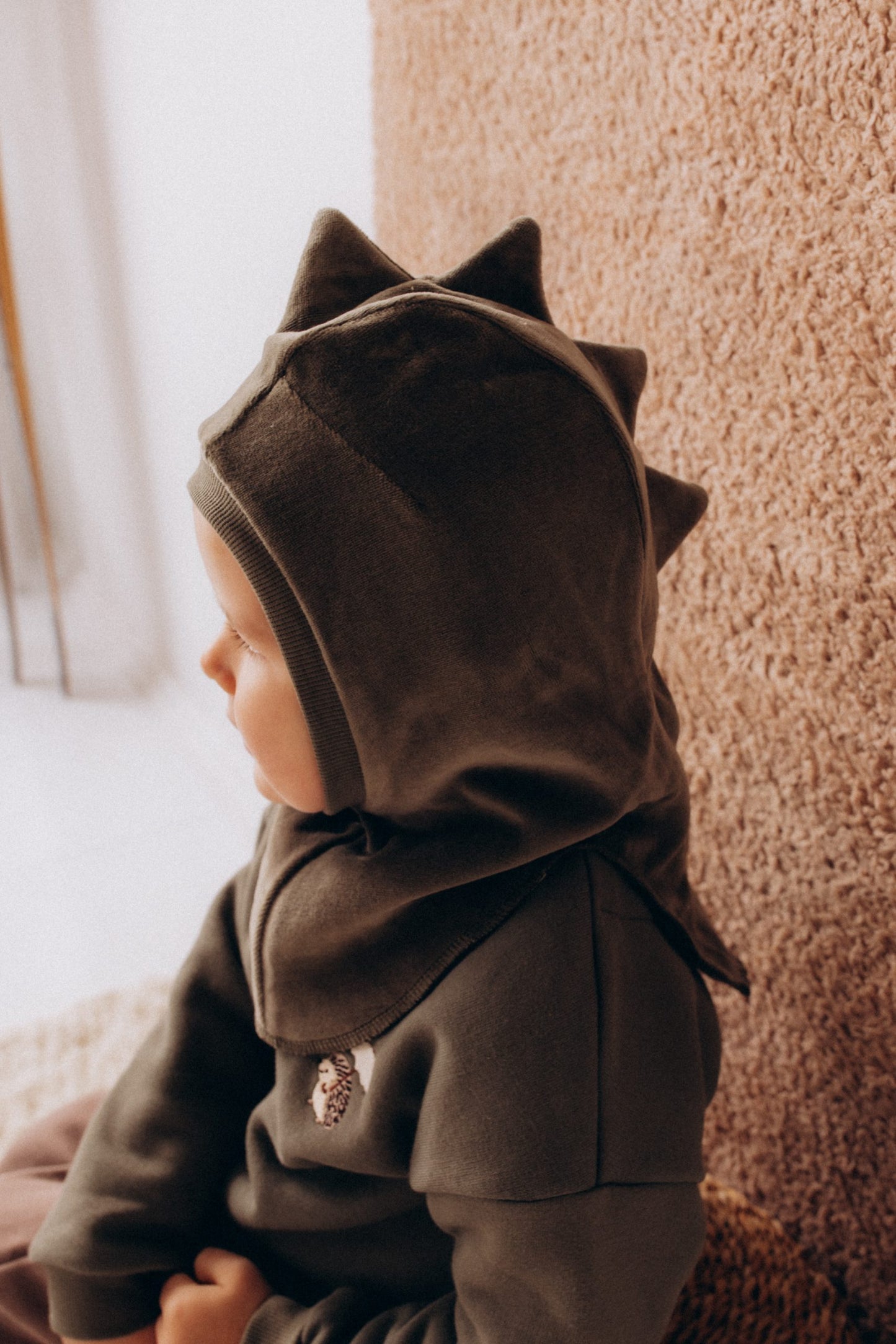 Balaclava Mütze aus Baumwollvlies mit weichem Merino Innenstoff Dino Style von Wooly Organic