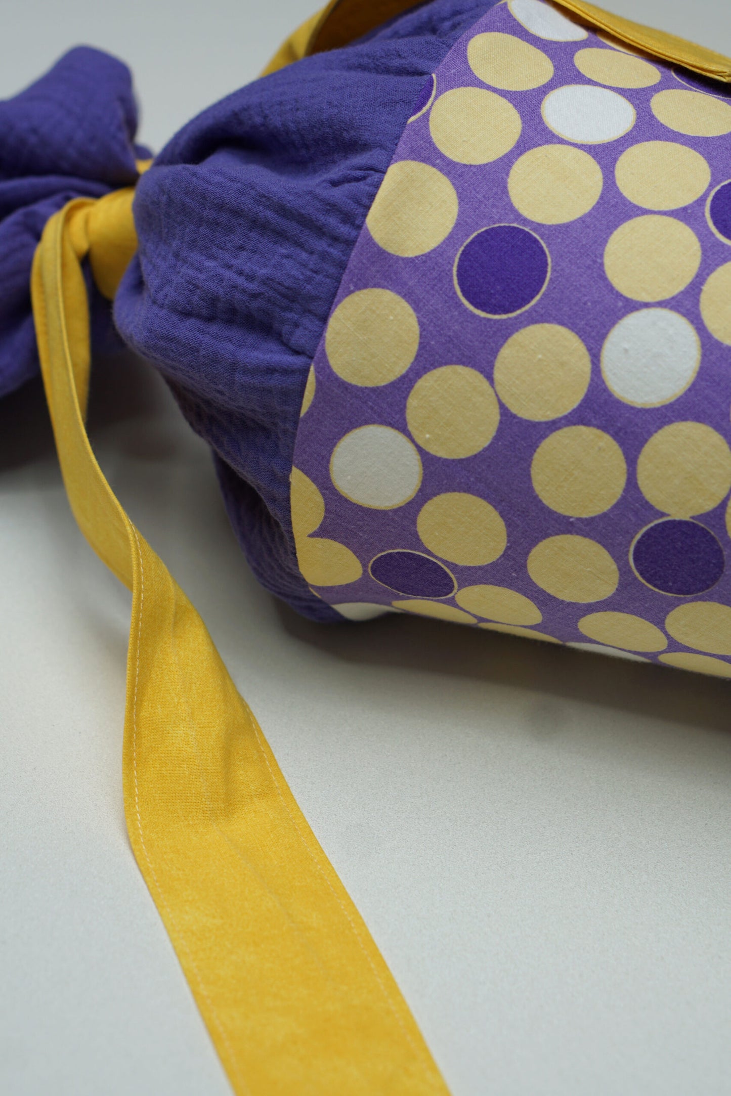 School cone retro dots purple/yellow