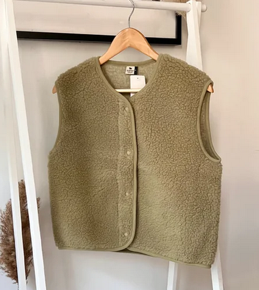 Teddyweste mit Druckknöpfen von Alwero in pistaccio hellgrün